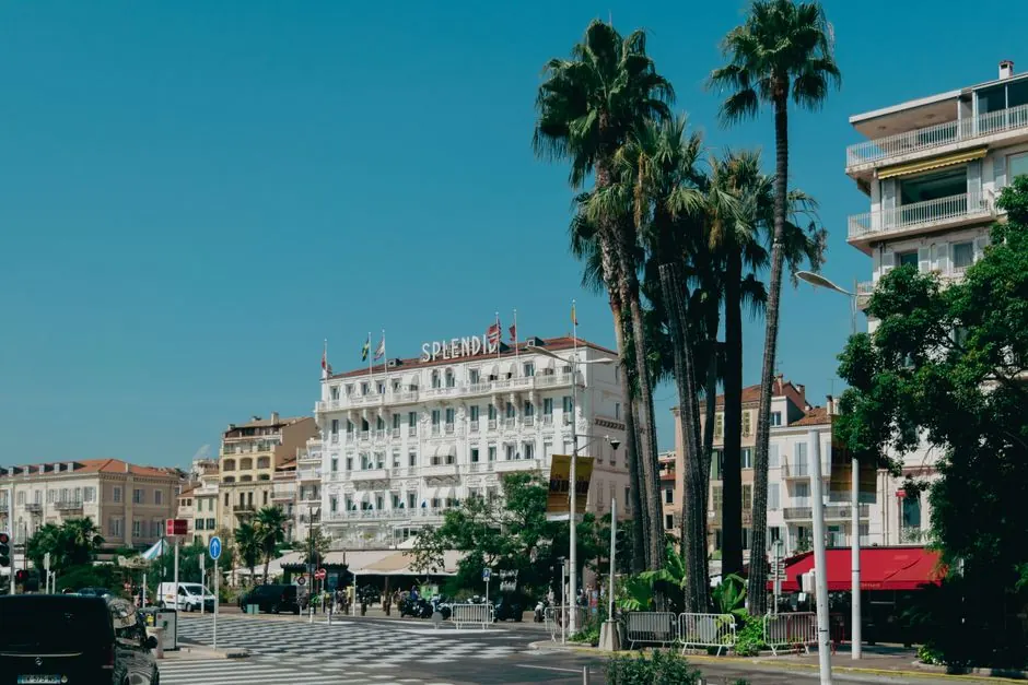 Agent de Réservation (h/f) - Hôtel Eden RocAgent de Réservation (h/f)