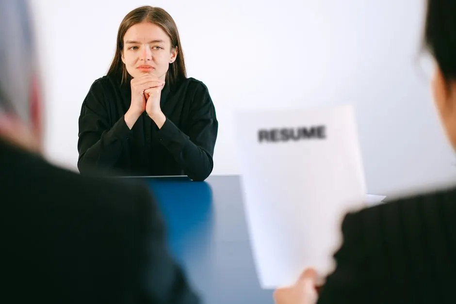Besoin d'un CV qui attire enfin l'attention des recruteurs suisses ? 🇨🇭